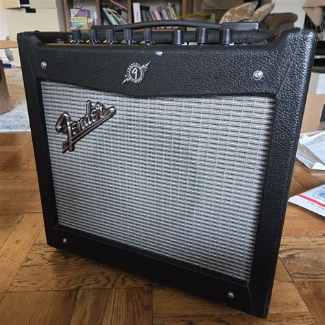 fender mustang 1 v2 70w.